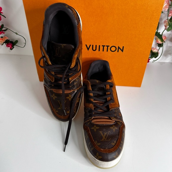 1000% AUTHENTIC Louis Vuitton LOW TRAINERS - Picture 4 of 5